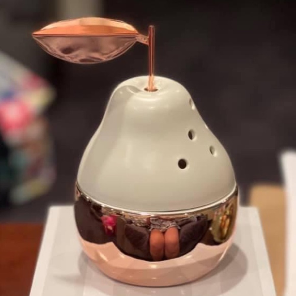 Scentsy Pear-Fect Full Size Warmer!!